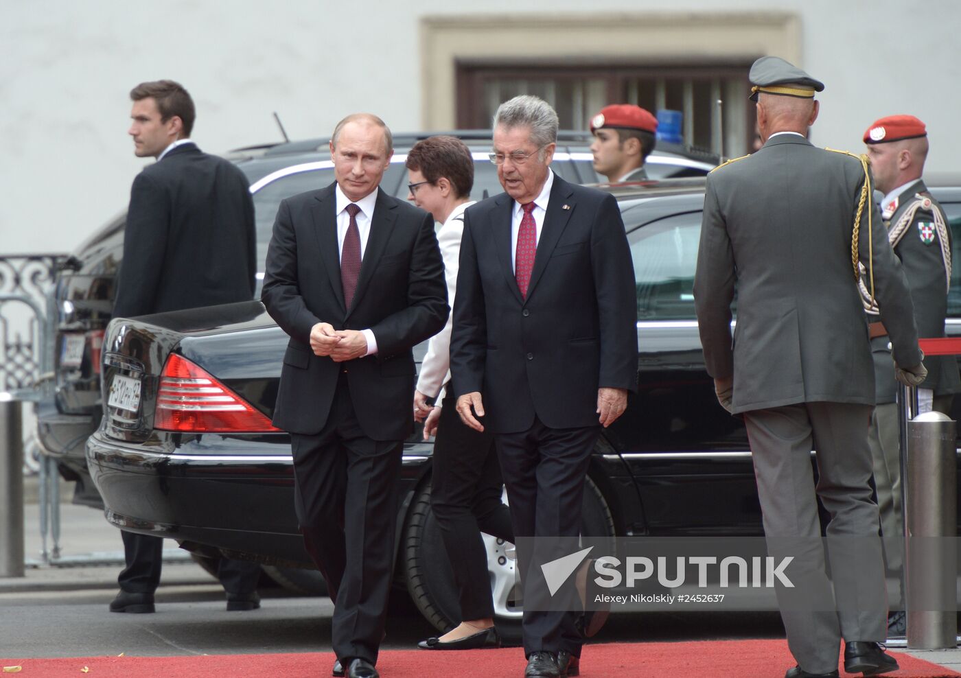 Vladimir Putin pays official visit to Austria