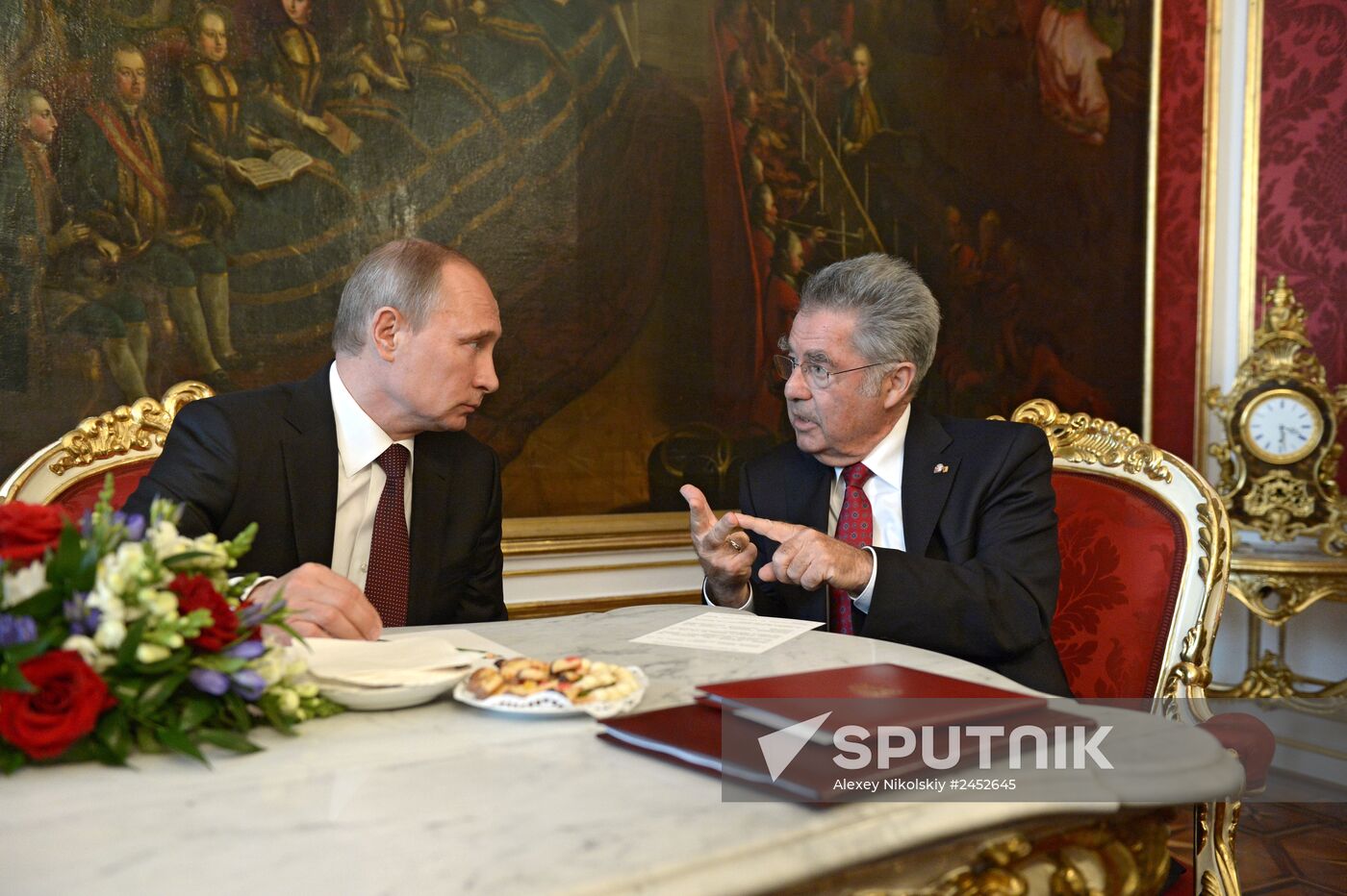 Vladimir Putin pays official visit to Austria
