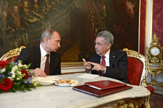 Vladimir Putin pays official visit to Austria