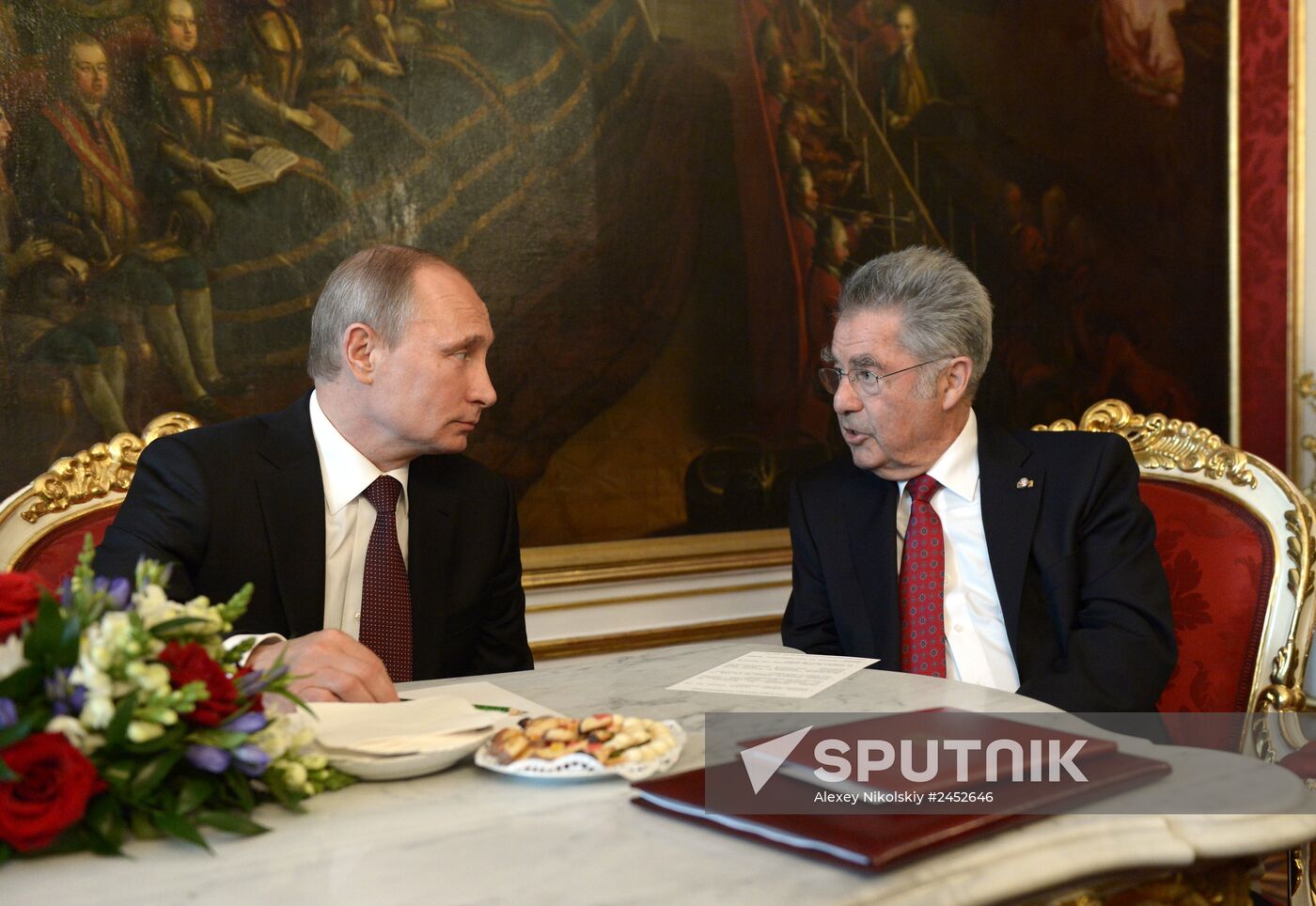 Vladimir Putin pays official visit to Austria