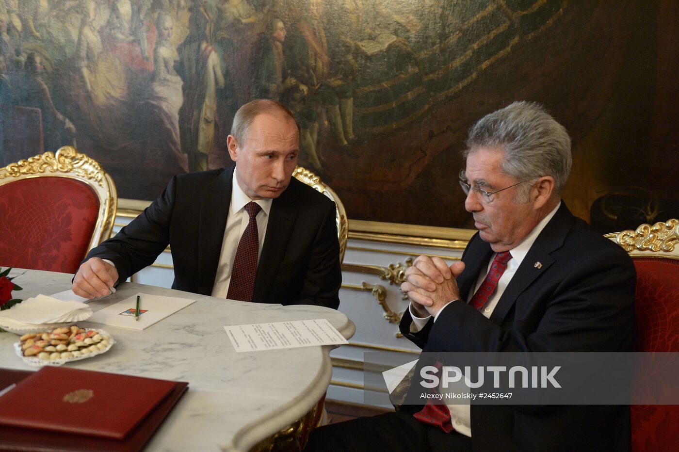 Vladimir Putin pays official visit to Austria