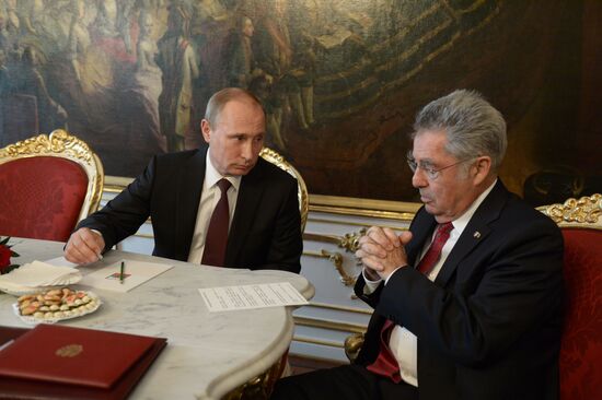 Vladimir Putin pays official visit to Austria