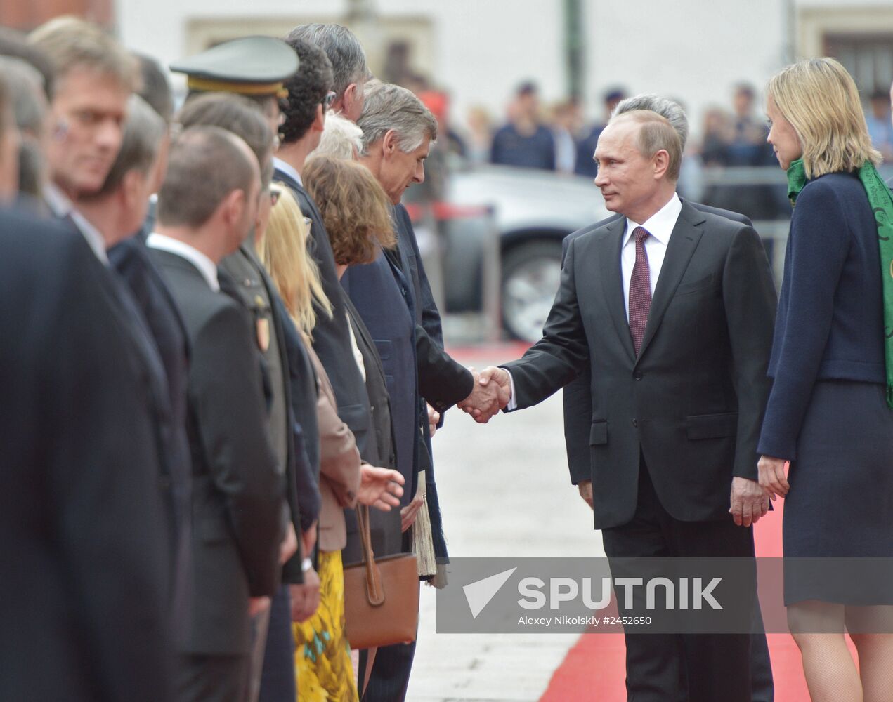 Vladimir Putin pays official visit to Austria