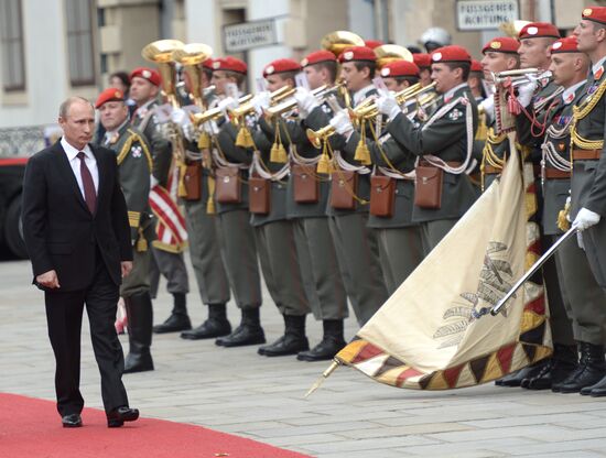Vladimir Putin pays official visit to Austria