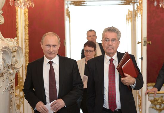 Vladimir Putin pays official visit to Austria