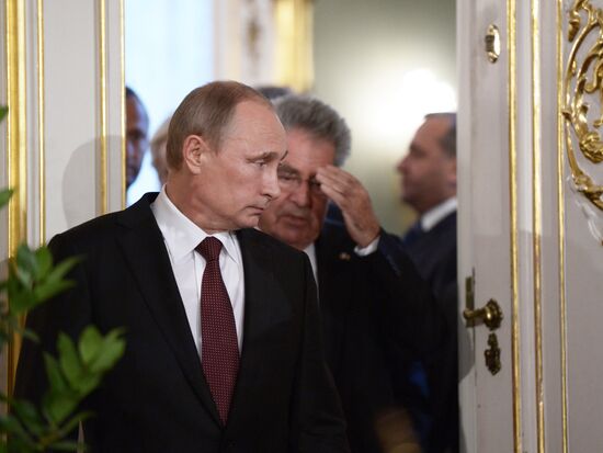 Vladimir Putin pays official visit to Austria