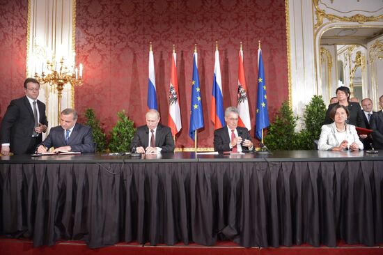 Putin pays official visit to Austria