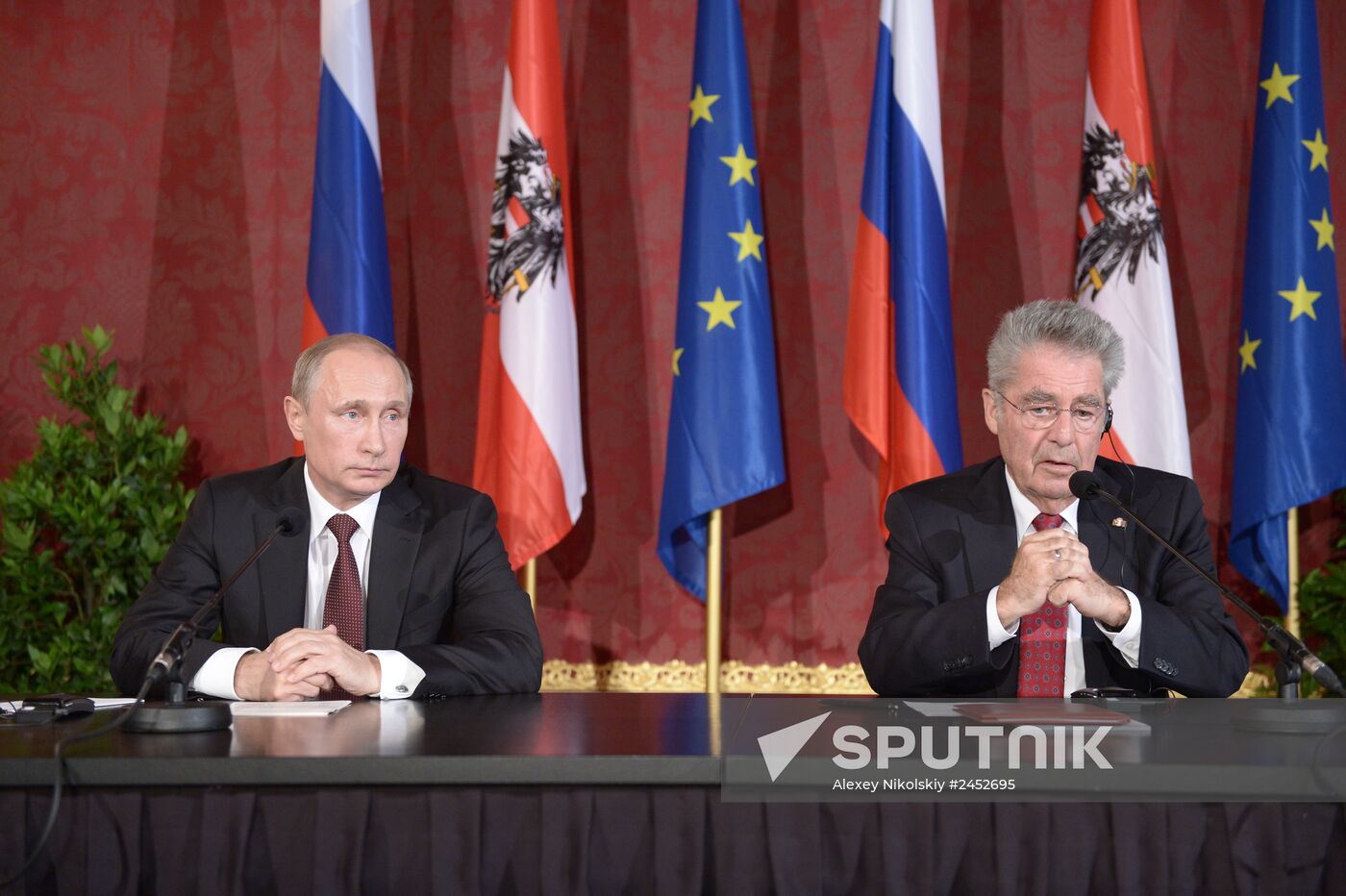 Vladimir Putin pays official visit to Austria