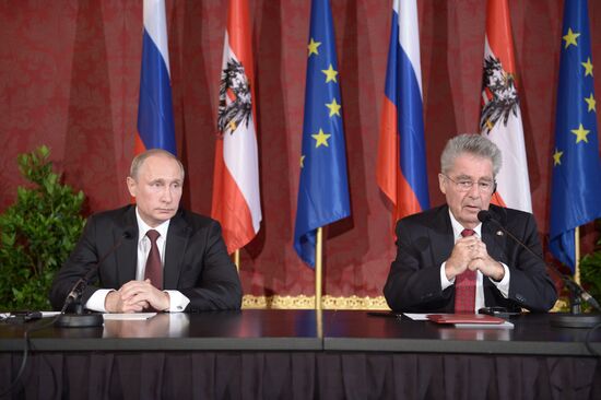 Vladimir Putin pays official visit to Austria