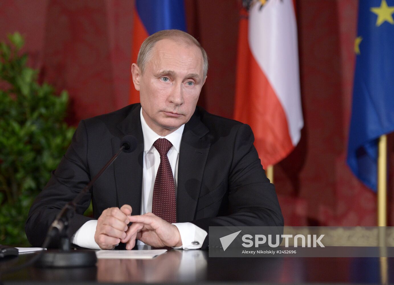 Vladimir Putin pays official visit to Austria