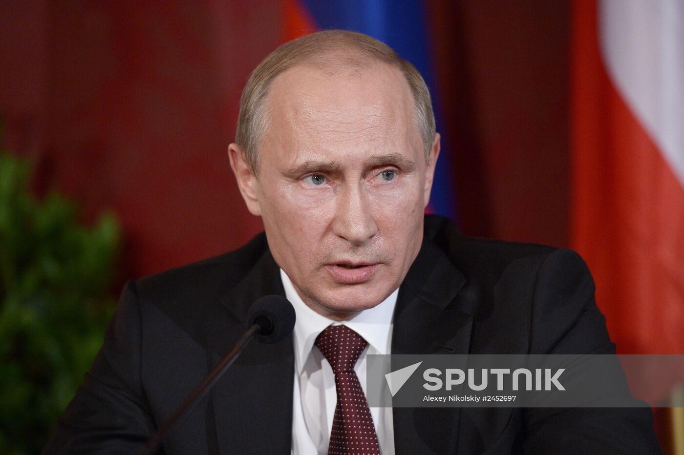 Vladimir Putin pays official visit to Austria
