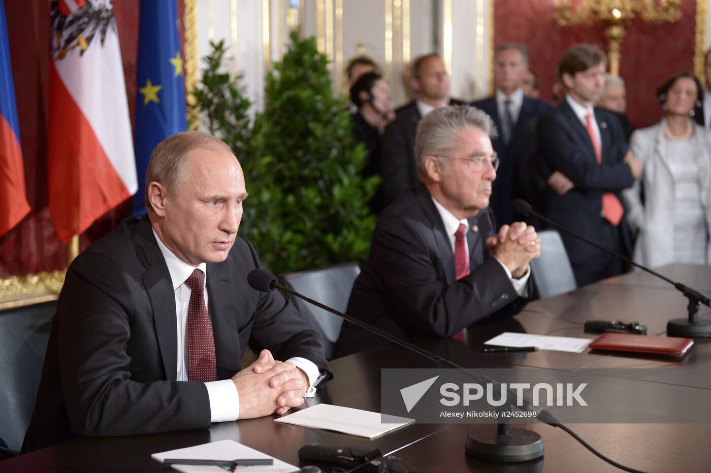 Vladimir Putin pays official visit to Austria