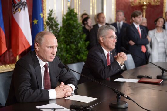 Vladimir Putin pays official visit to Austria