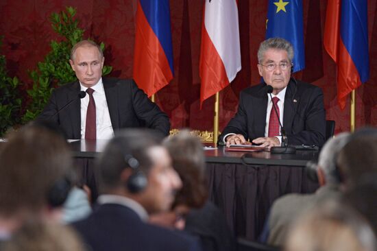 Vladimir Putin pays official visit to Austria