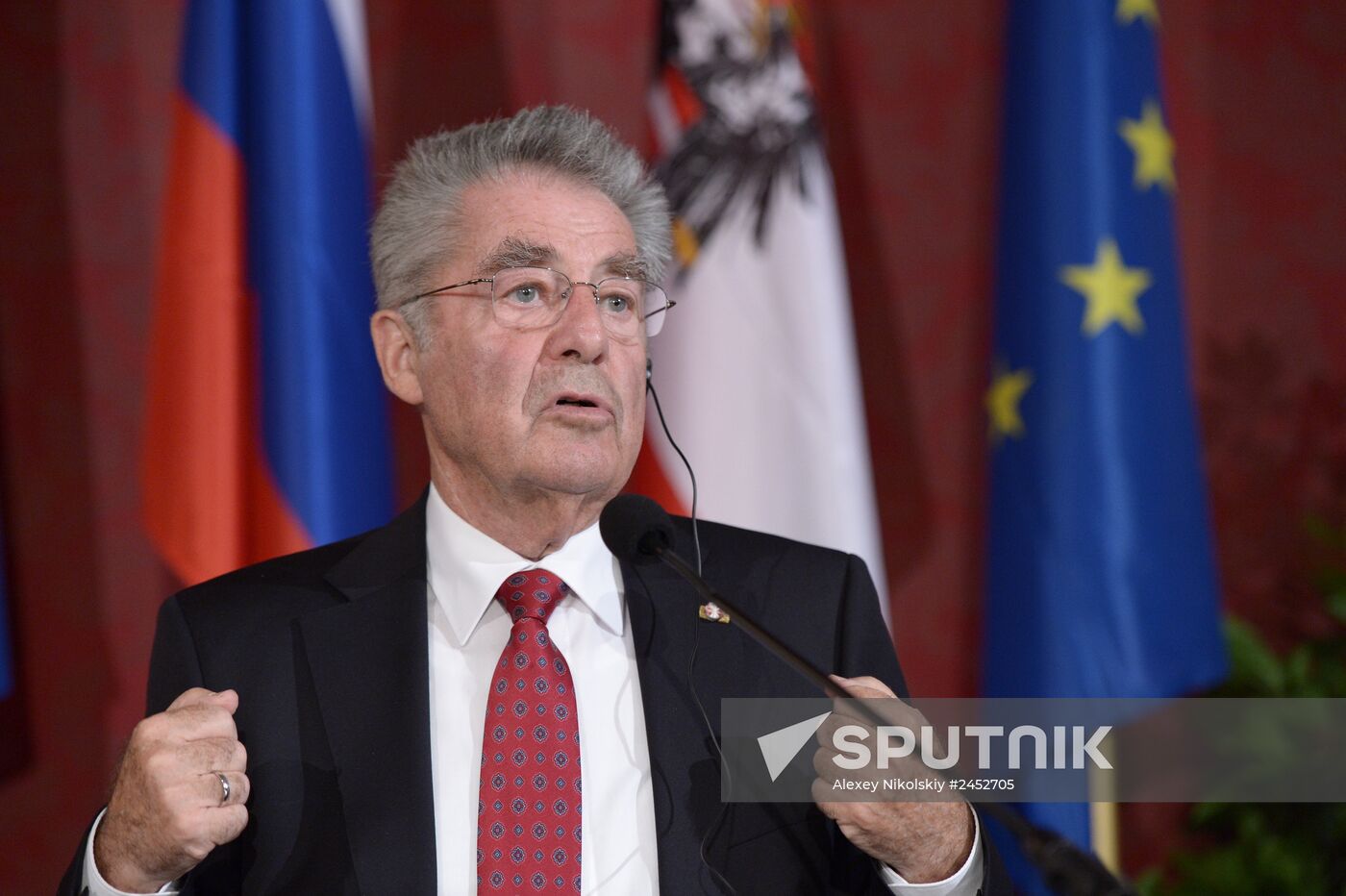 Vladimir Putin pays official visit to Austria