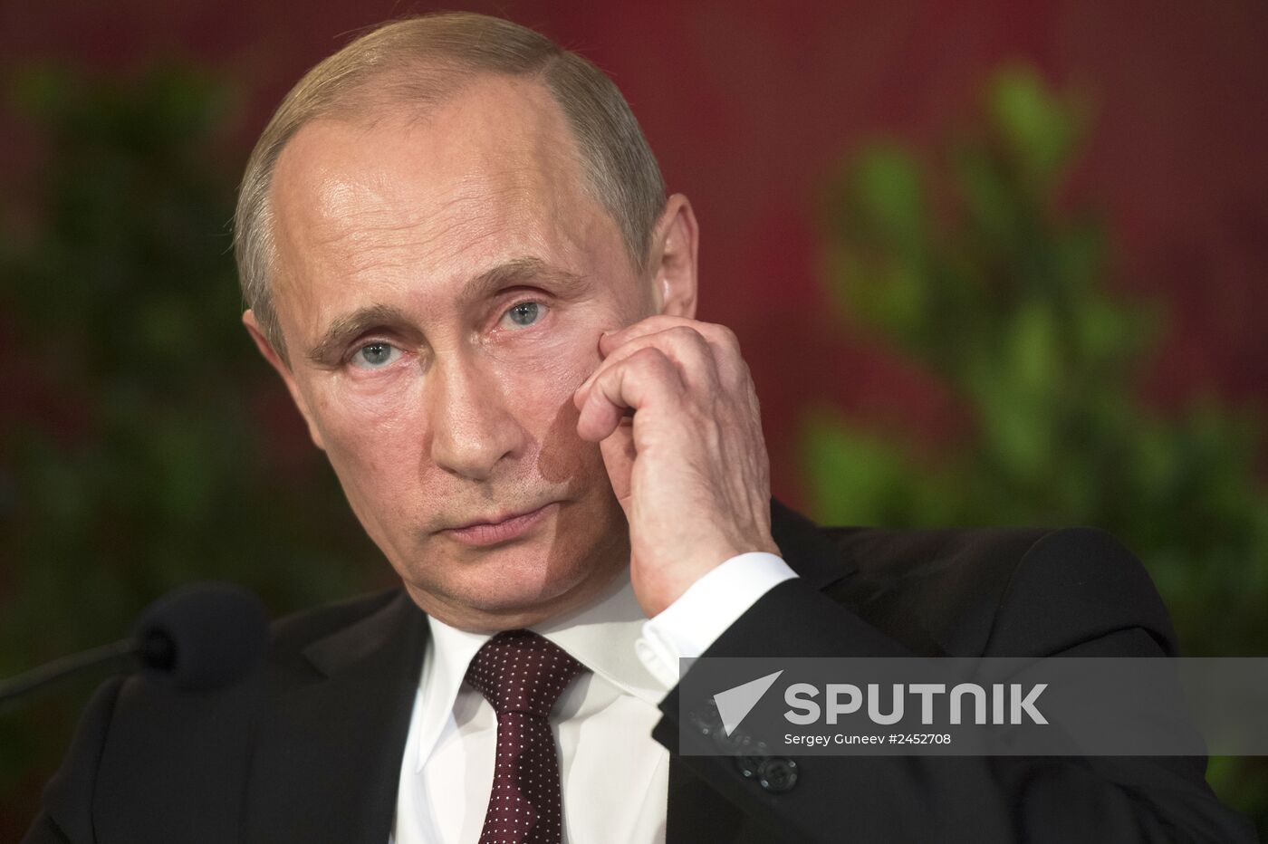 Vladimir Putin pays official visit to Austria