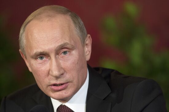 Vladimir Putin pays official visit to Austria
