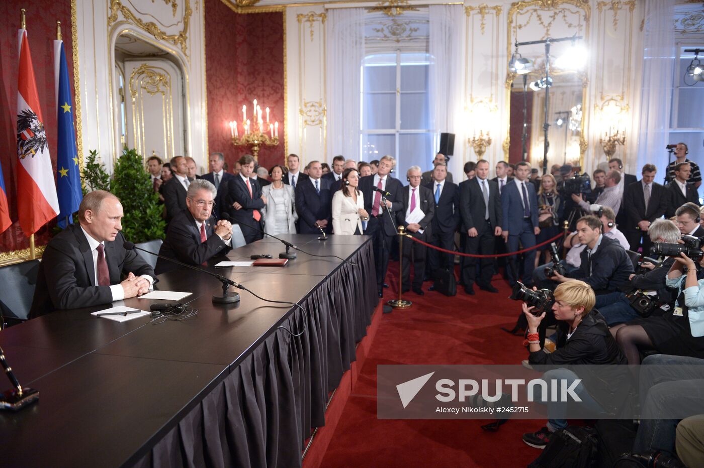 Vladimir Putin pays official visit to Austria