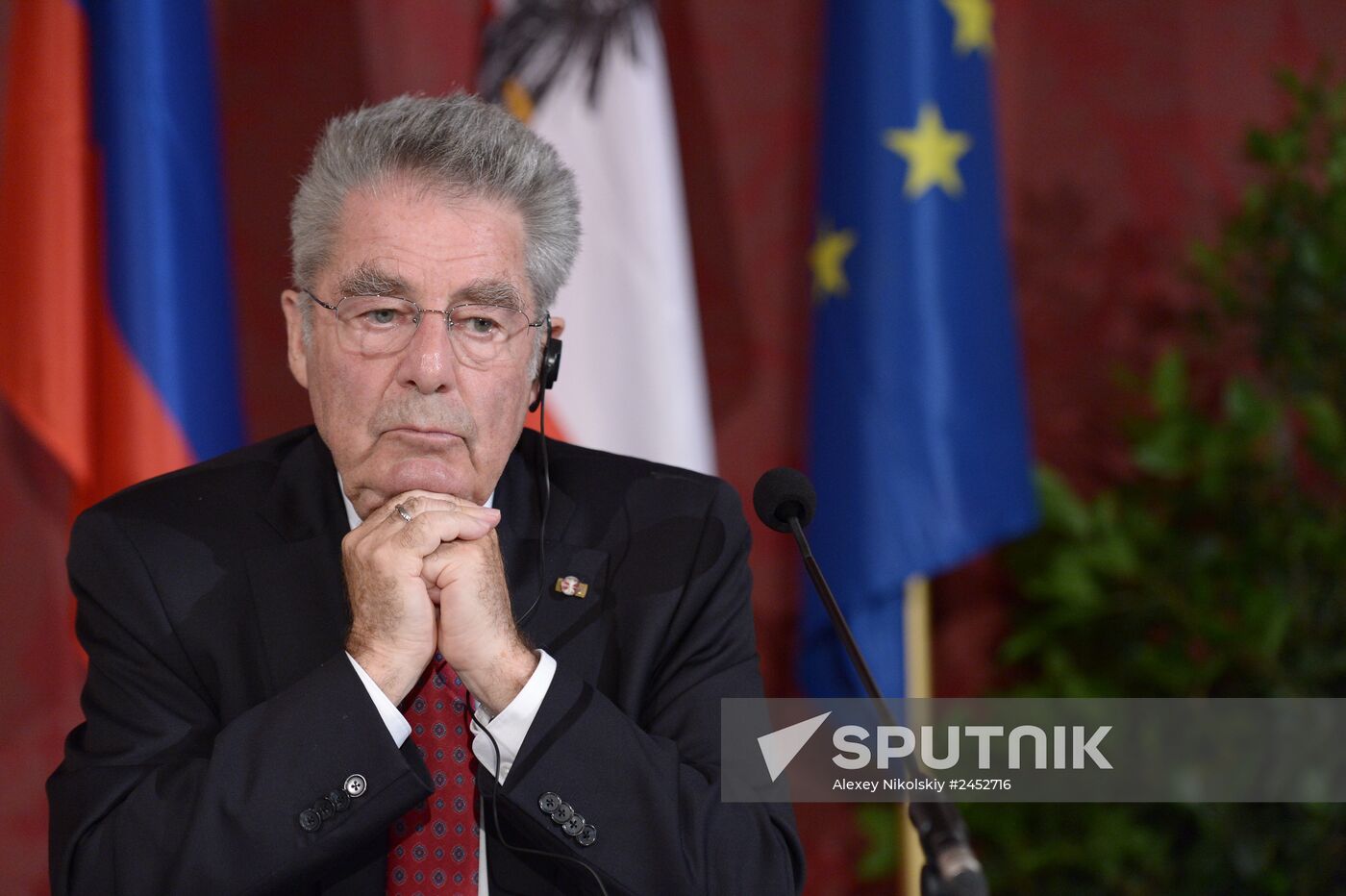 Vladimir Putin pays official visit to Austria