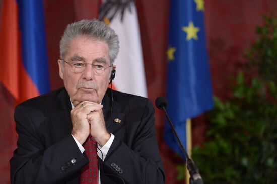 Vladimir Putin pays official visit to Austria