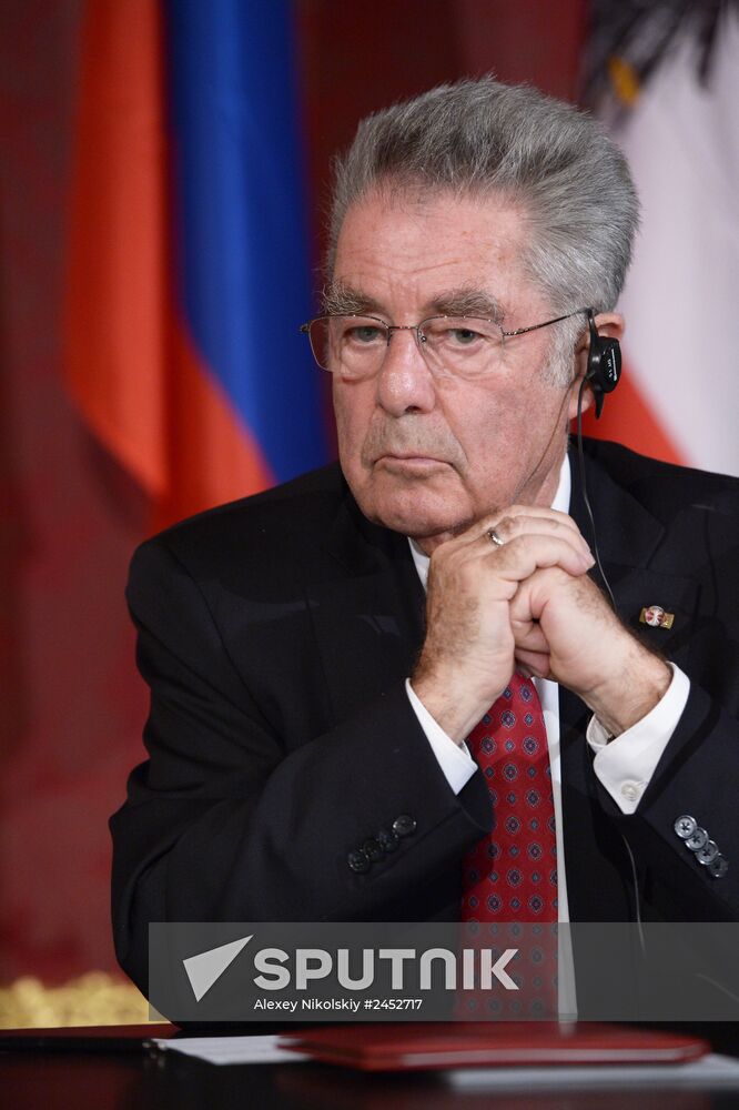 Vladimir Putin pays official visit to Austria