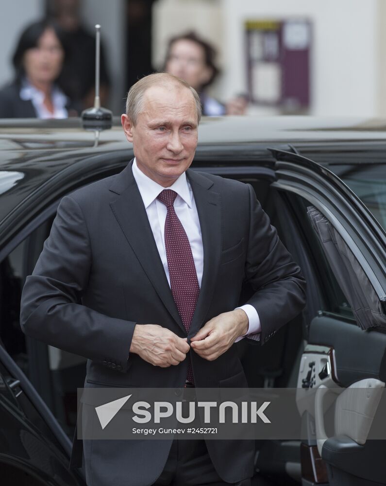 Vladimir Putin pays official visit to Austria