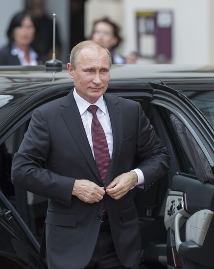 Vladimir Putin pays official visit to Austria