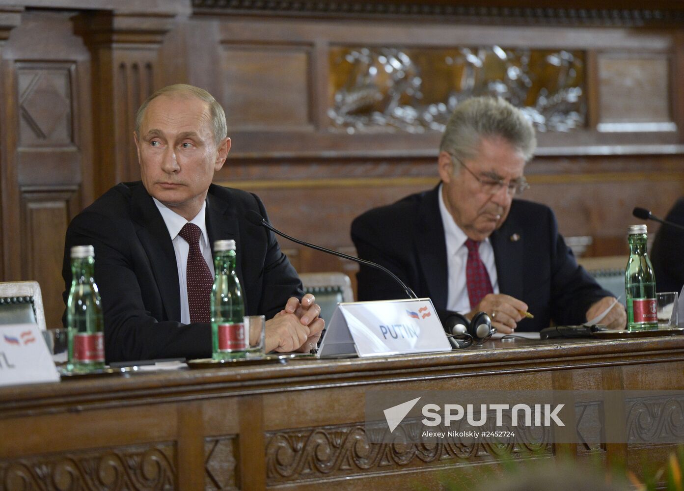 Vladimir Putin pays official visit to Austria