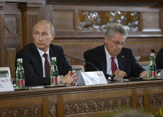 Vladimir Putin pays official visit to Austria