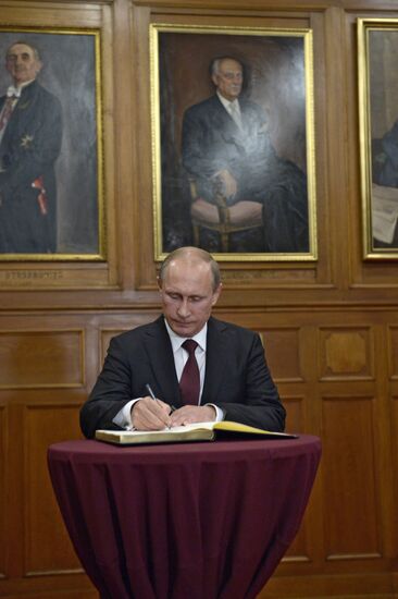 Vladimir Putin pays official visit to Austria