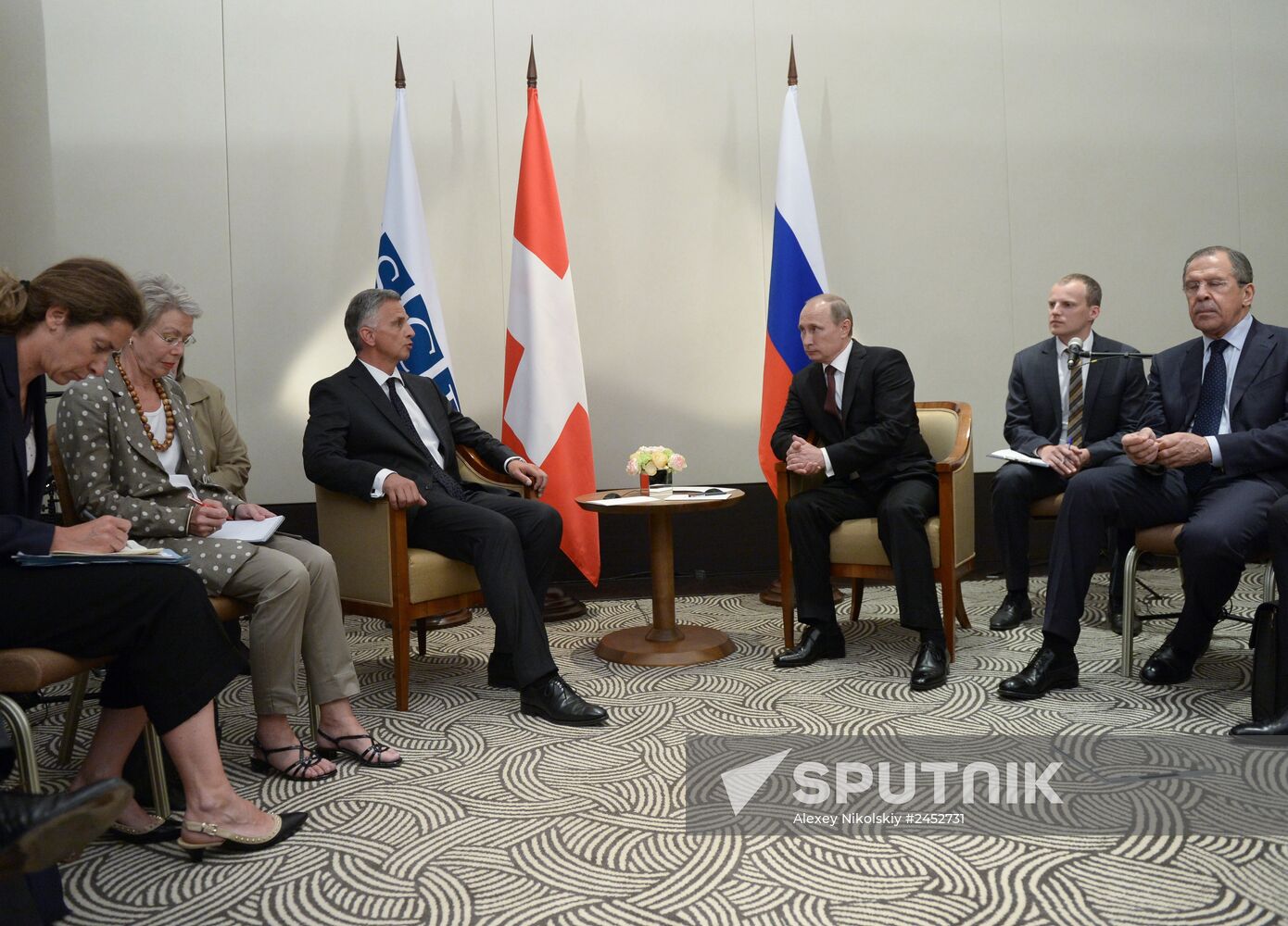 Vladimir Putin pays official visit to Austria