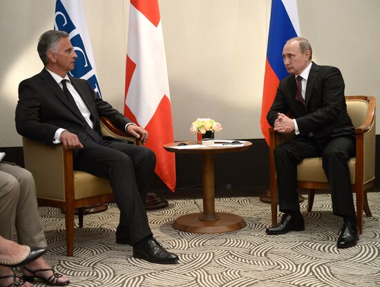 Vladimir Putin pays official visit to Austria