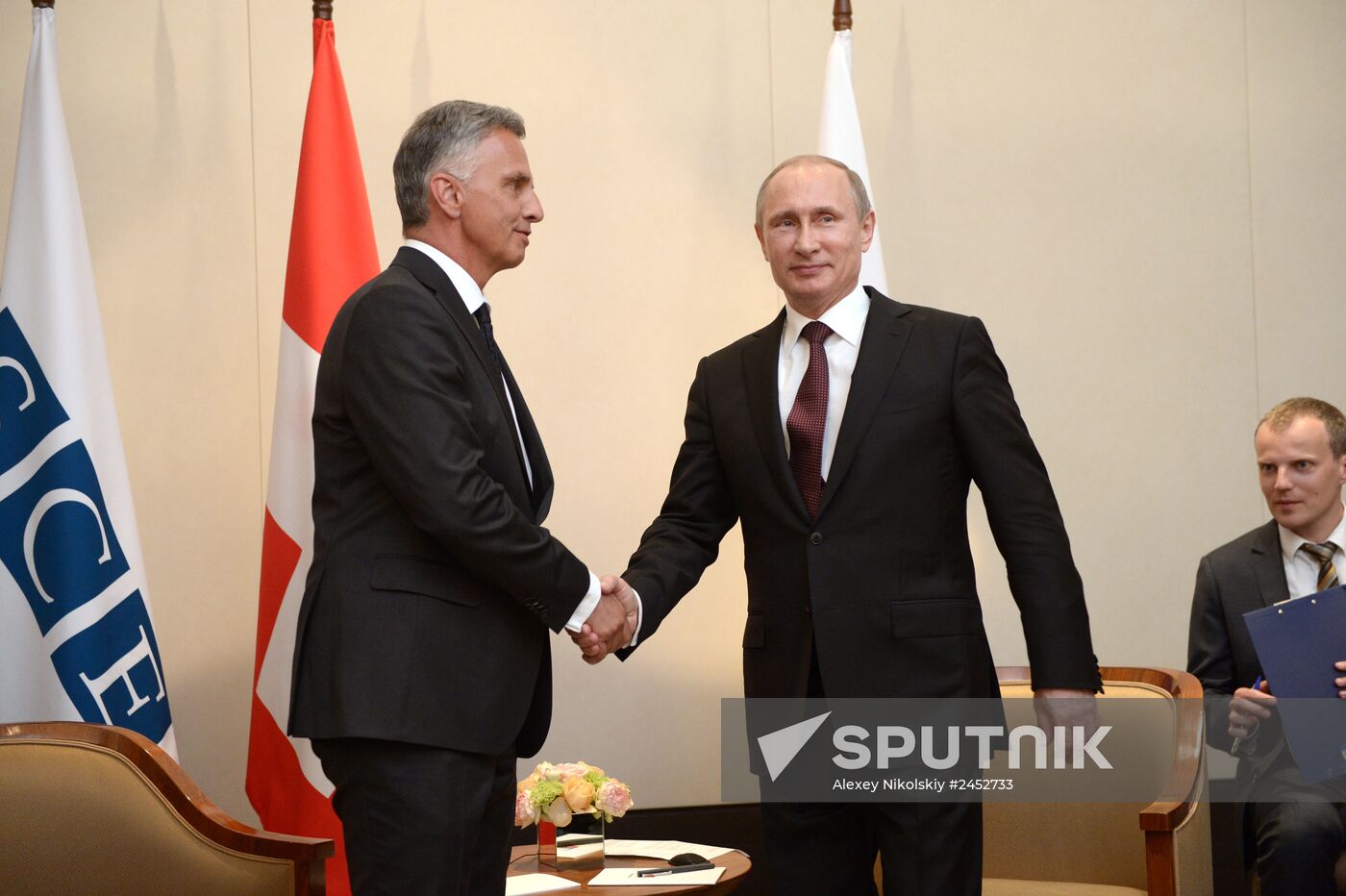 Vladimir Putin pays official visit to Austria