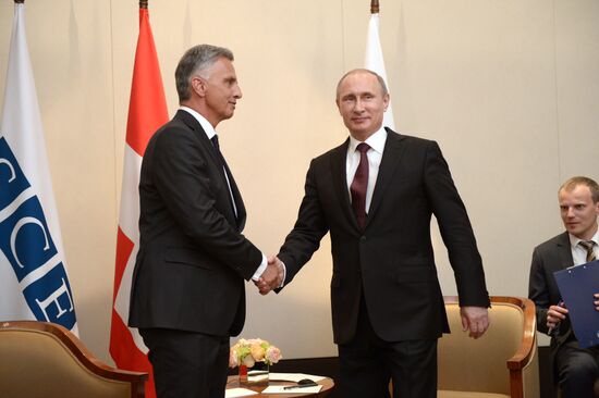 Vladimir Putin pays official visit to Austria