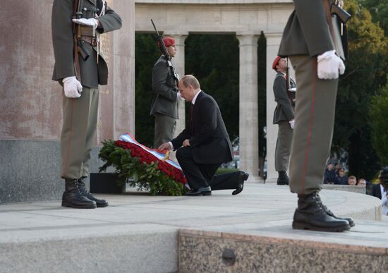 Vladimir Putin pays official visit to Austria