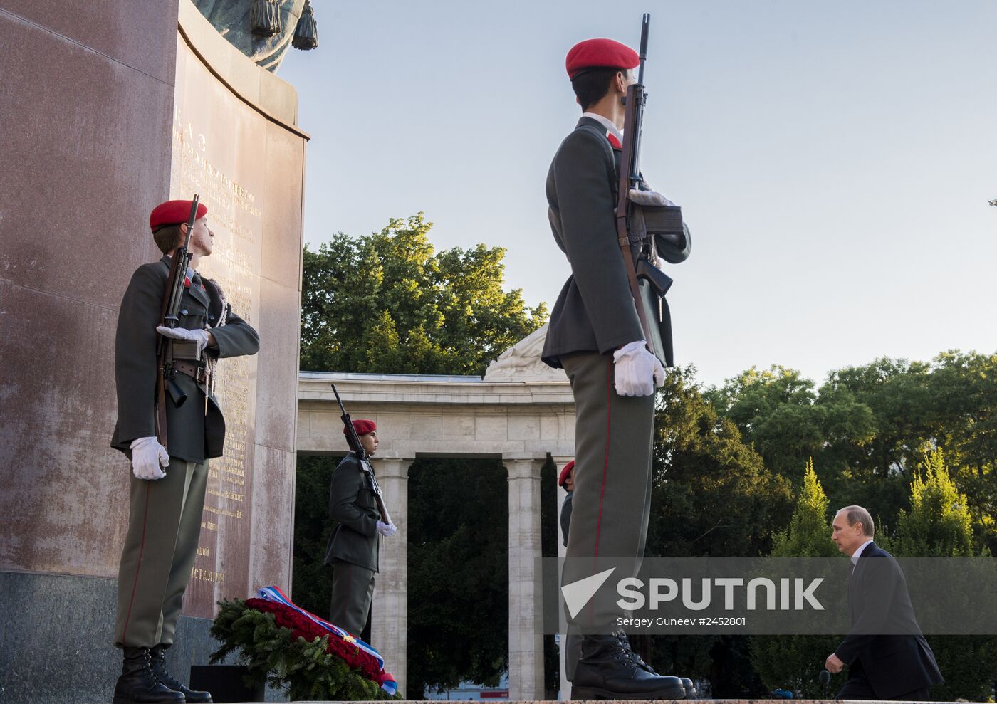 Vladimir Putin pays official visit to Austria