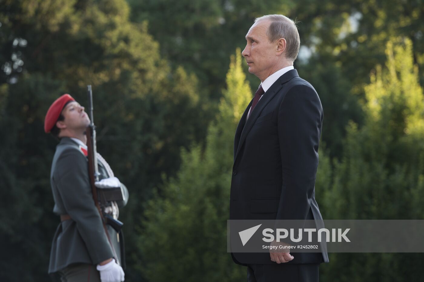 Vladimir Putin pays official visit to Austria