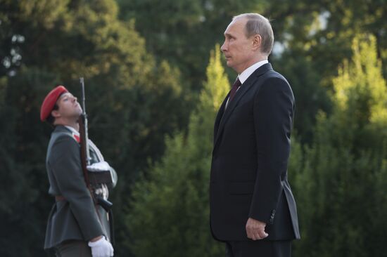 Vladimir Putin pays official visit to Austria