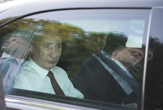 Vladimir Putin pays official visit to Austria