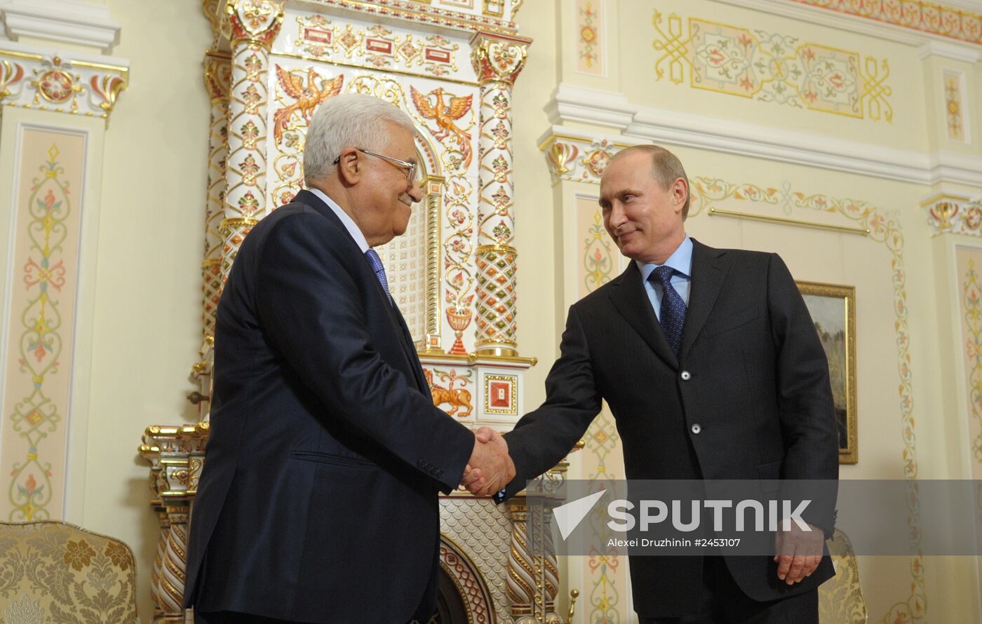 Vladimir Putin meets with Mahmoud Abbas
