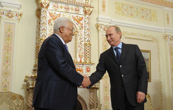 Vladimir Putin meets with Mahmoud Abbas