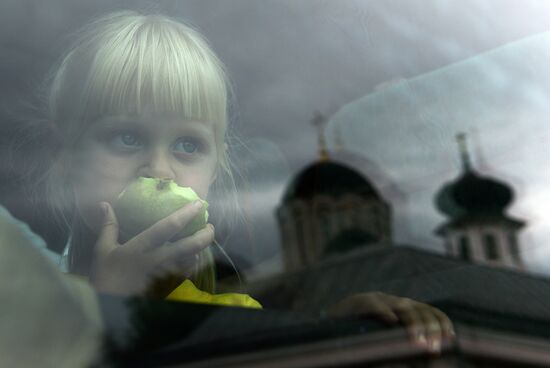 Refugees with children sent from Slavyansk to Russia