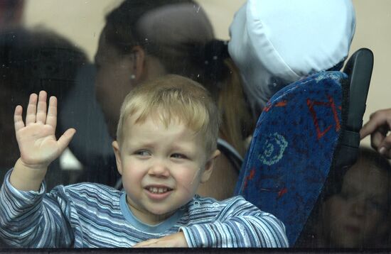 Refugees with children sent from Slavyansk to Russia