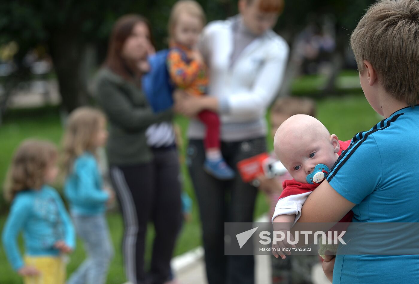Refugees with children sent from Slavyansk to Russia