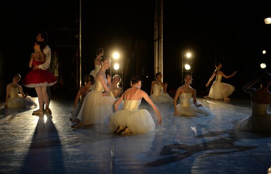 Dress rehearsal of Tsvetodelika ballet in Yekaterinburg