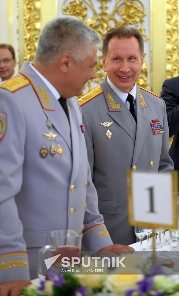 Putin holds reception for graduates of military academies
