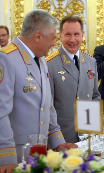 Putin holds reception for graduates of military academies