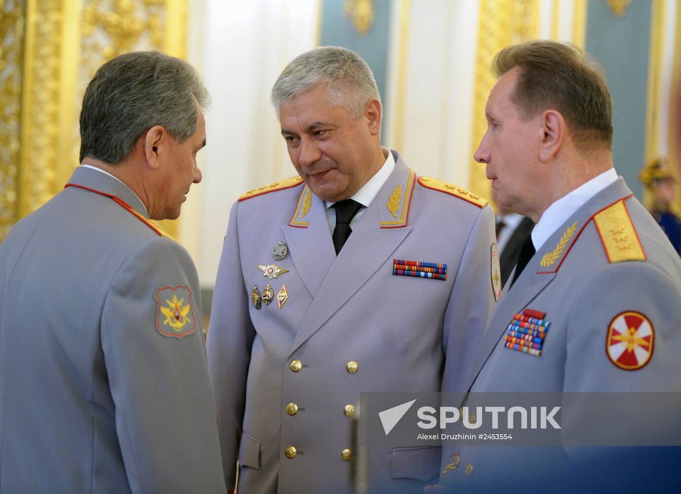 Putin holds reception for graduates of military academies