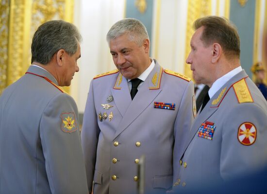 Putin holds reception for graduates of military academies
