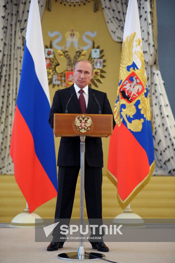 Putin holds reception for graduates of military academies